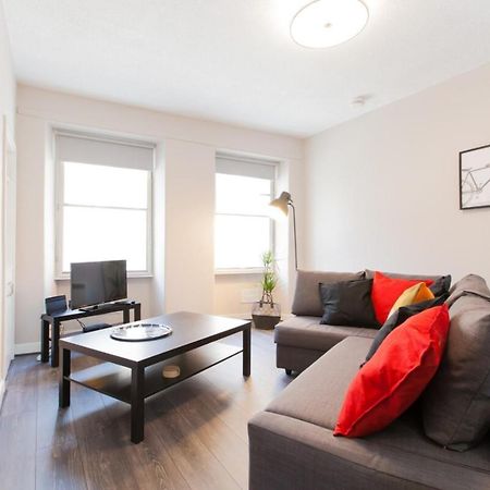 Stylish Royal Mile Apartment With Balcony เอดินบะระ ภายนอก รูปภาพ