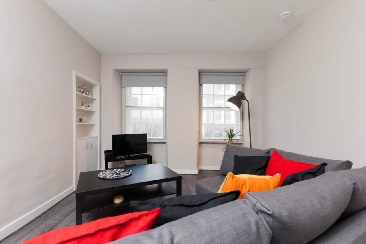 Stylish Royal Mile Apartment With Balcony เอดินบะระ ภายนอก รูปภาพ